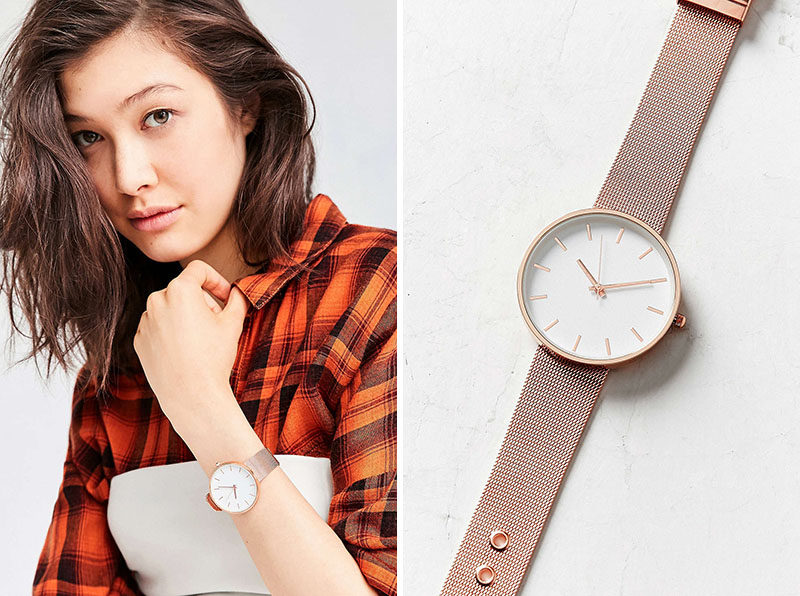 The Ultimate Gift Guide For The Modern Woman (40 Ideas!) // A minimal rose gold watch with a mesh band turns a basic t-shirt and jeans into a sophisticated and thoughtful outfit. #ModernWatch #WomensWatch #ModernWomensWatch #GiftIdeas