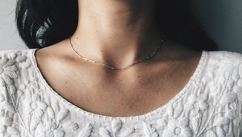 The Ultimate Gift Guide For The Modern Woman (40 Ideas!) // A dainty choker like this silver one lets you in on the choker trend without changing your look too much. #ModernNecklace #MinimalistNecklace #GiftIdeas