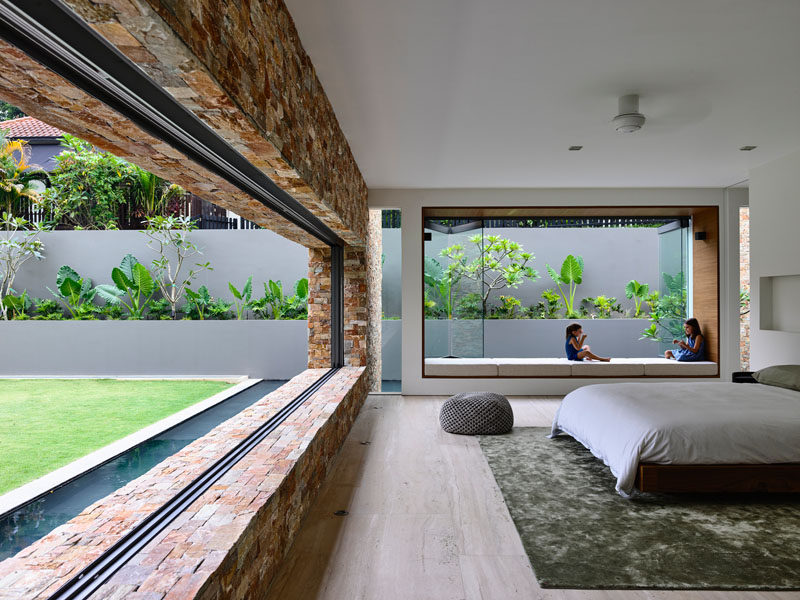 This Singaporean House Completely Opens Up To The Backyard