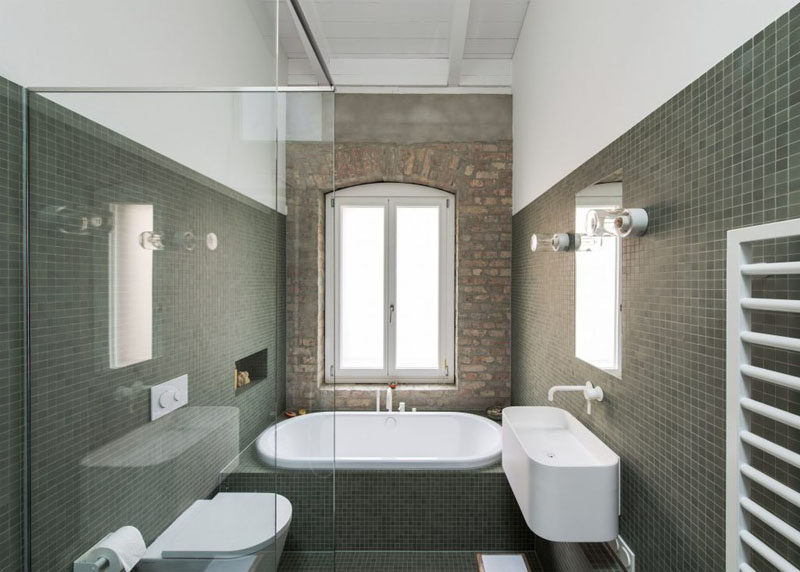 Bathroom Design Idea - Extra Large Sinks Or Trough Sinks (20 Pictures) // The round edges of this trough sink make it extra easy to clean and matches the other rounded feature in the bathroom, like the tub and the toilet.