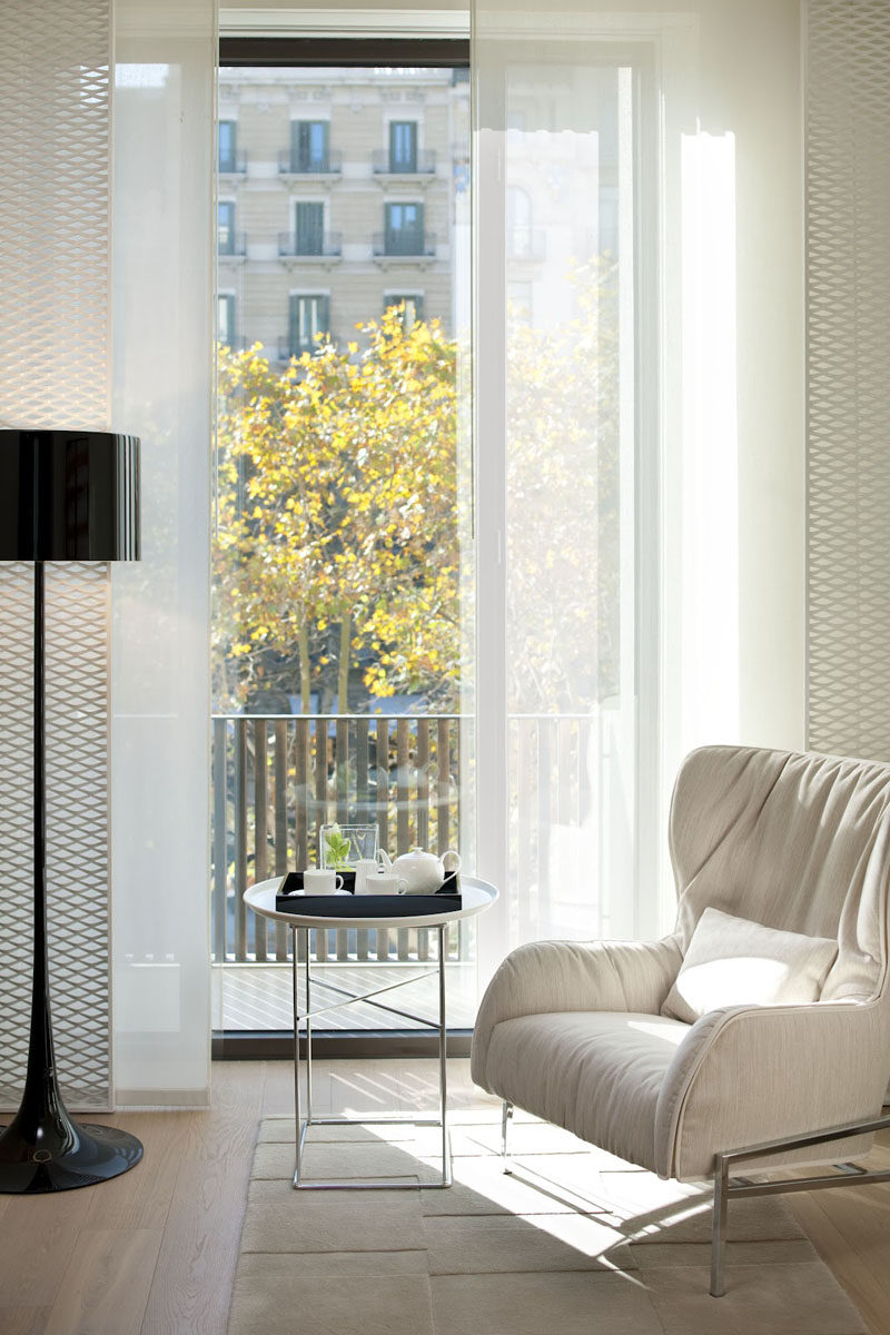 Hotel Room Design Ideas To Use In Your Own Bedroom // Include a lounge area in your bedroom for ultimate relaxation.