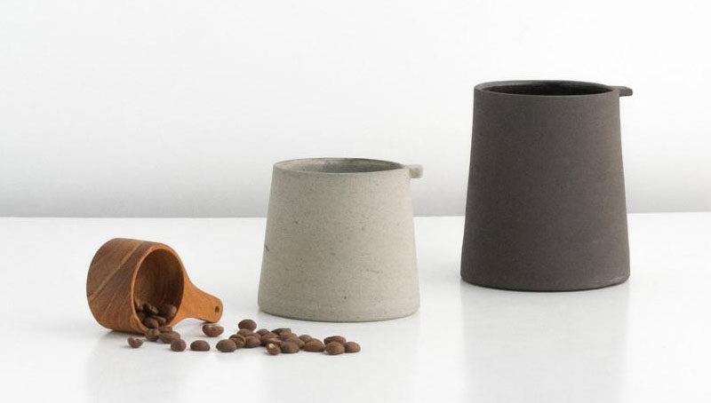 13 Modern Gift Ideas For Coffee Connoisseurs // Super simple minimalist coffee cups put the attention on the flavours of the coffee rather than on the design of the mugs.