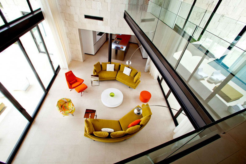 Interior Design Ideas - 17 Modern Living Rooms As Seen From Above | The furniture in this mid-century modern living room circles the round coffee table to make it easy for everyone to be included in the conversation.