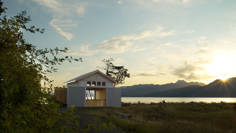 This modern boathouse can be opened from both sides, allowing easy access when transporting or using a boat.