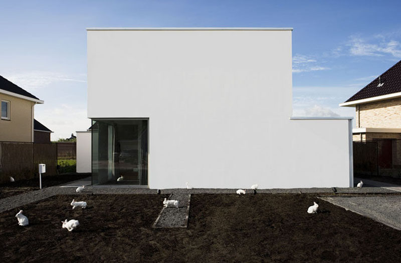 12 Minimalist Modern House Exteriors // The exterior of this house only features one window in the corner to give the home a clean, minimalist look from the outside.