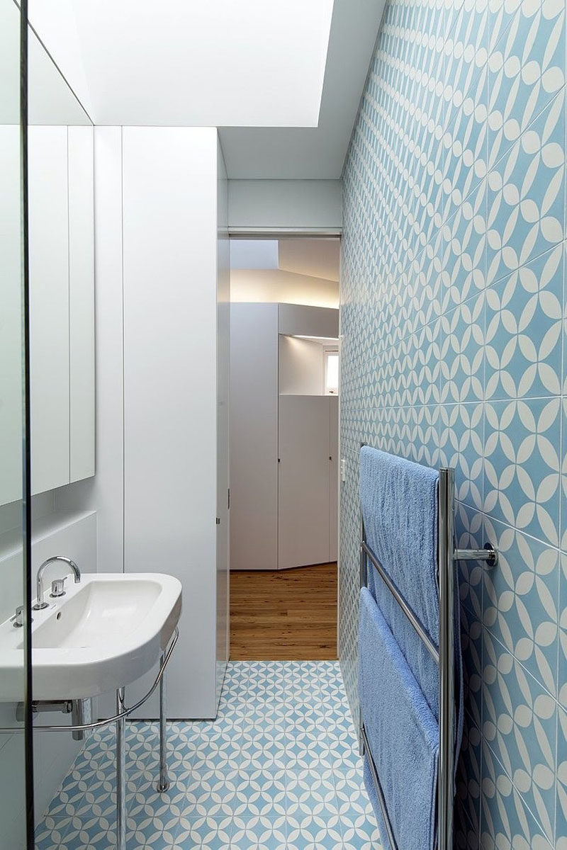 Matching Tile Floors and Walls in the Bathroom