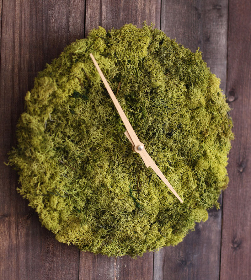 Design studio HerrMittmann, has created a modern wall clock covered in Icelandic moss, that makes it easy to display both the time and your love for nature.