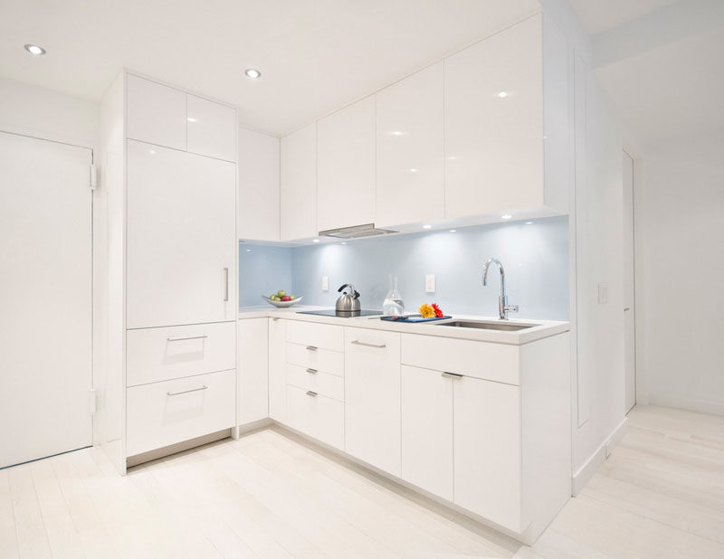 Kitchen Design Ideas - 9 Backsplash Ideas For A White Kitchen / Add a pop of color with a colored glass backsplash.