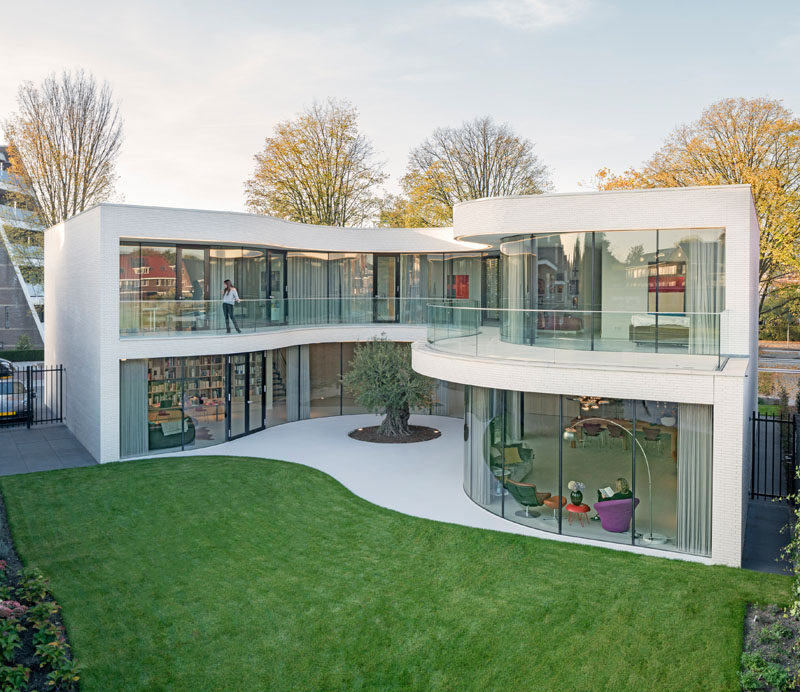 Architecture firm MVRDV have recently completed Casa Kwantes, a house in Rotterdam, The Netherlands, that from the outside appears as a rectangular box, however the back of the house opens up to wrap around a mature olive tree.