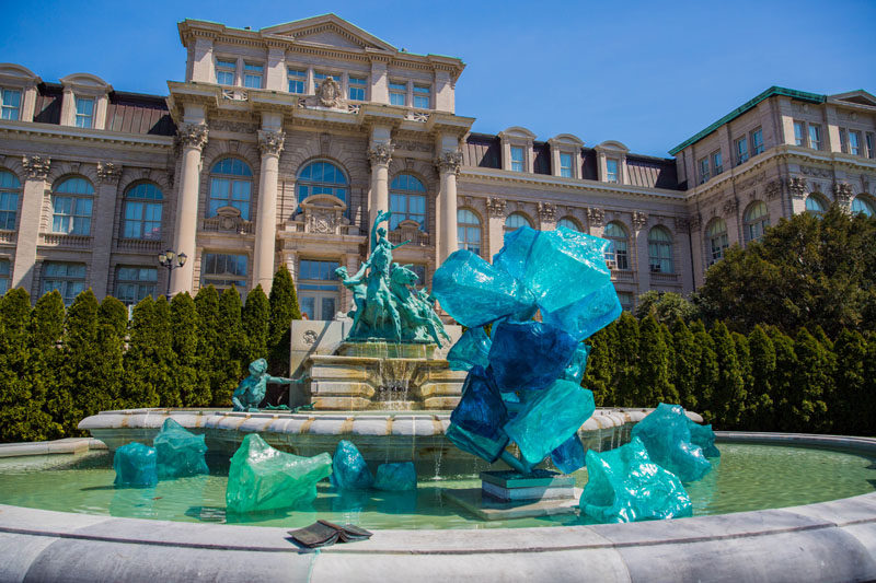 This spring, the New York Botanical Garden has a new exhibition called CHIHULY, that will showcase artist Dale Chihuly's innovative glass sculptures.