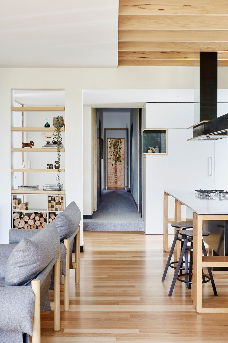 This modern house extension continues the roof line of the house, allowing the old and the new to sit side-by-side, respecting the heritage of the original house.