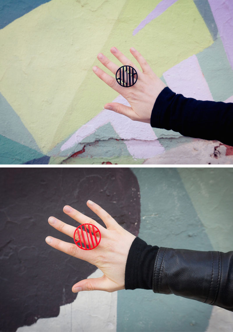 These modern geometric rings are circular, red and black, and are 3D printed using nylon and plastic as the main materials. 