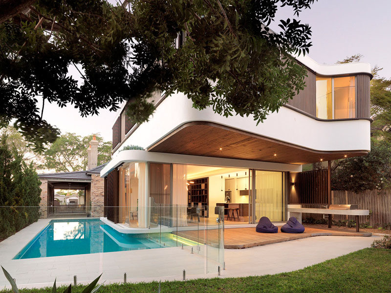 Luigi Rosselli Architects have designed a contemporary rear extension to this early 20th century brick worksman cottage in Sydney, Australia.