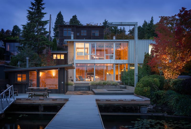 Heliotrope Architects have designed this loft-like modern house that sits on the waterfront in Seattle, Washington, for a bachelor who values his privacy.