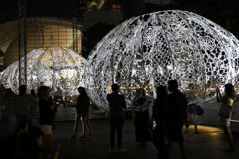 Choi+Shine Architects have designed The Urchins, a collection of crocheted sculptures, as part of an art installation for the recently held 2017 iLight Marina Bay Festival in Singapore. 