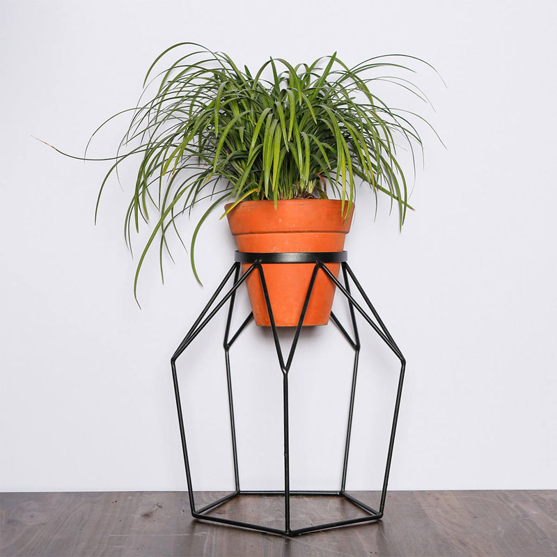 With a unique geometric design, this modern black metal plant stand effortlessly holds a potted plant, and decorates a room at the same time.  #PlantStand #ModernPlantStands #Garden #Plants #ModernHomeDecor