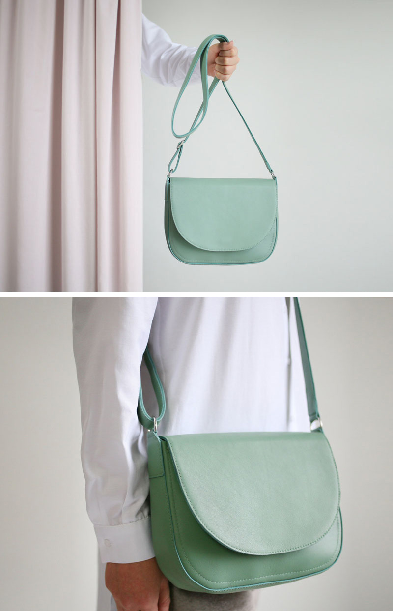 This modern green leather shoulder bag is the perfect size and easy to use. 