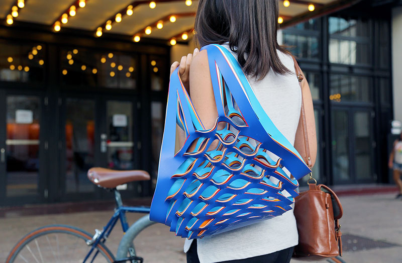 This modern blue reusable plastic bag is easy to carry, and expands to fit various contents. 