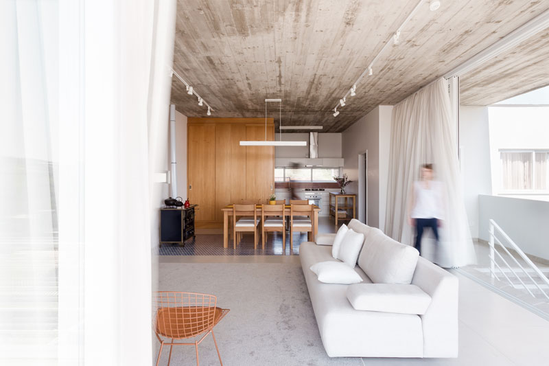 The Living Room In This Brazilian House Opens Up To Enjoy The Views