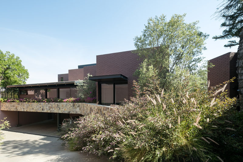 Andrés Escobar of AE Arquitectos has recently completed Casa OM1, a modern house in Guadalajara, Mexico, that's been designed so that it can interact with nature.