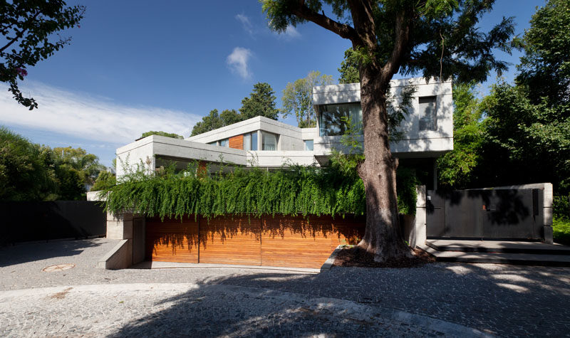 Andrés Remy Arquitectos have designed this modern concrete house in Acassuso, Buenos Aires, that features multiple levels and bridges that connect various areas of the home. #ModernArchitecture #ConcreteHouse #HouseDesign