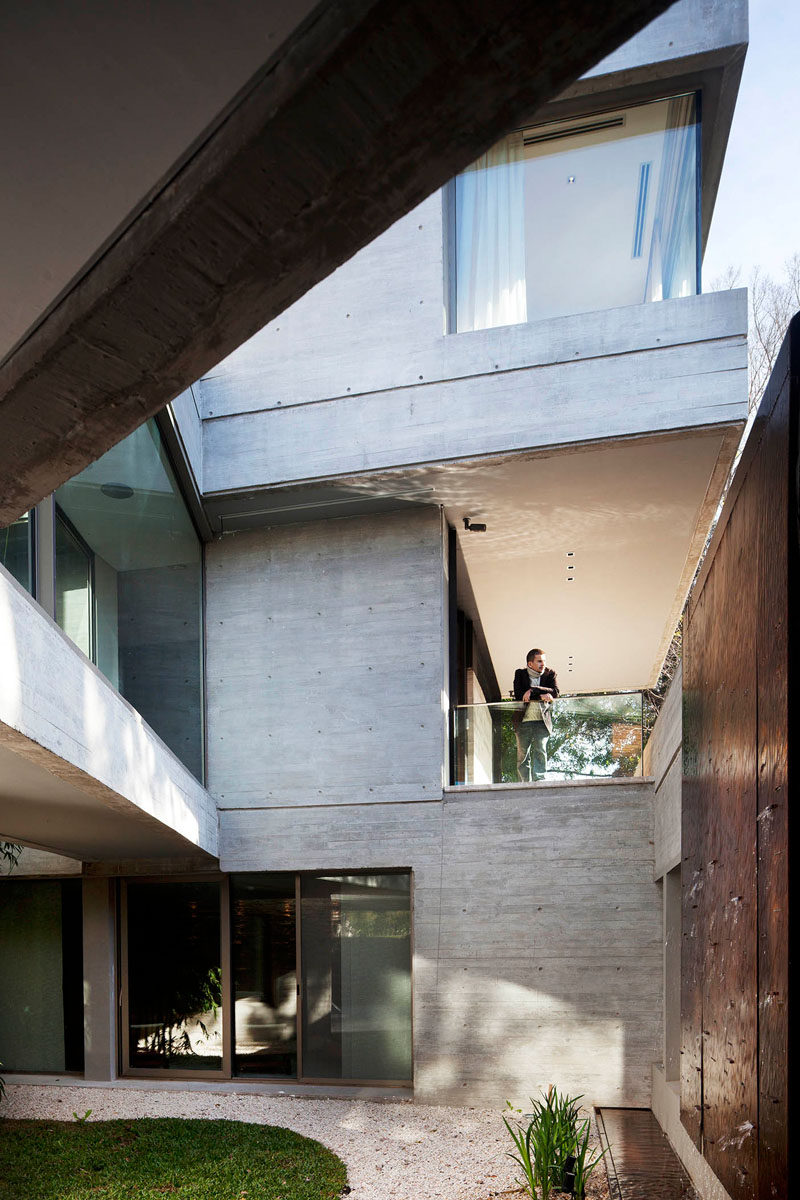 This modern concrete house in Buenos Aires has three levels with the basement level partially below street level. #ModernHouse #ConcreteHouse #ModernArchitecture