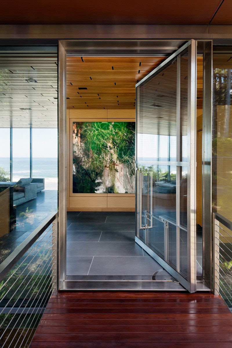 11 Pivoting Glass Doors That Make A Statement And Let ...