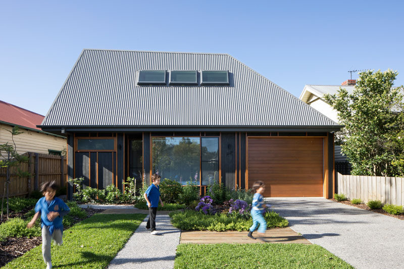 BENT Architecture have designed a low cost, compact family home in the quiet residential neighborhood of Thornbury in Melbourne, Australia. #ModernHouse #ModernArchitecture #HouseDesign