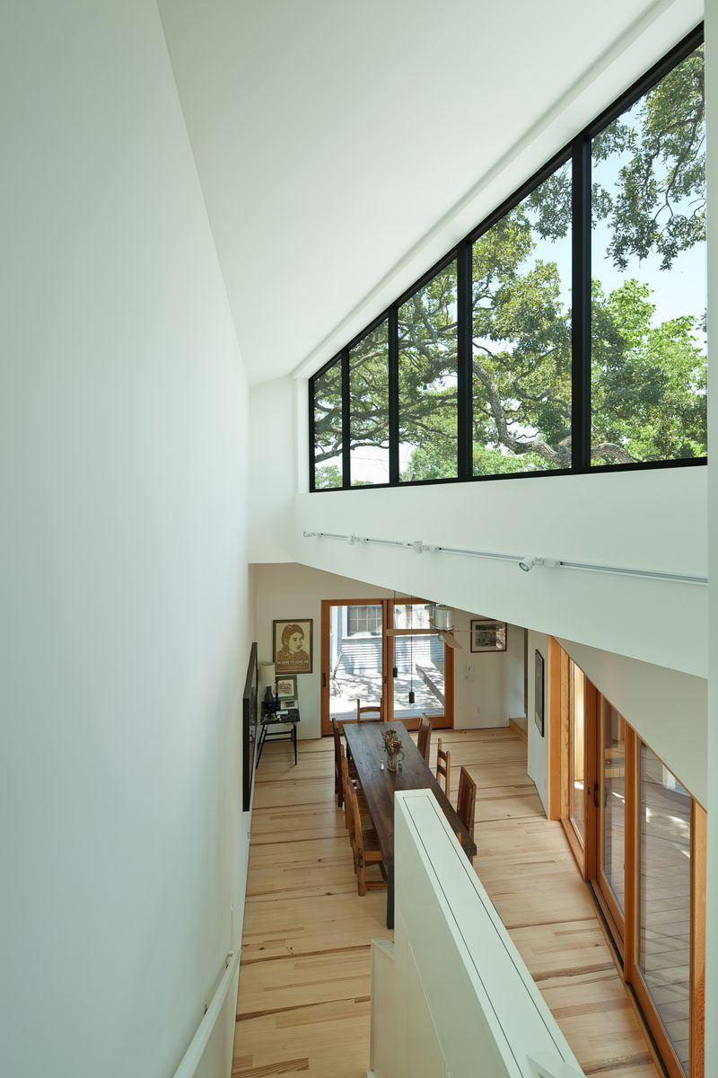 This modern house addition features clerestory windows that help to keep the interior bright. #ClerestoryWindows #Windows