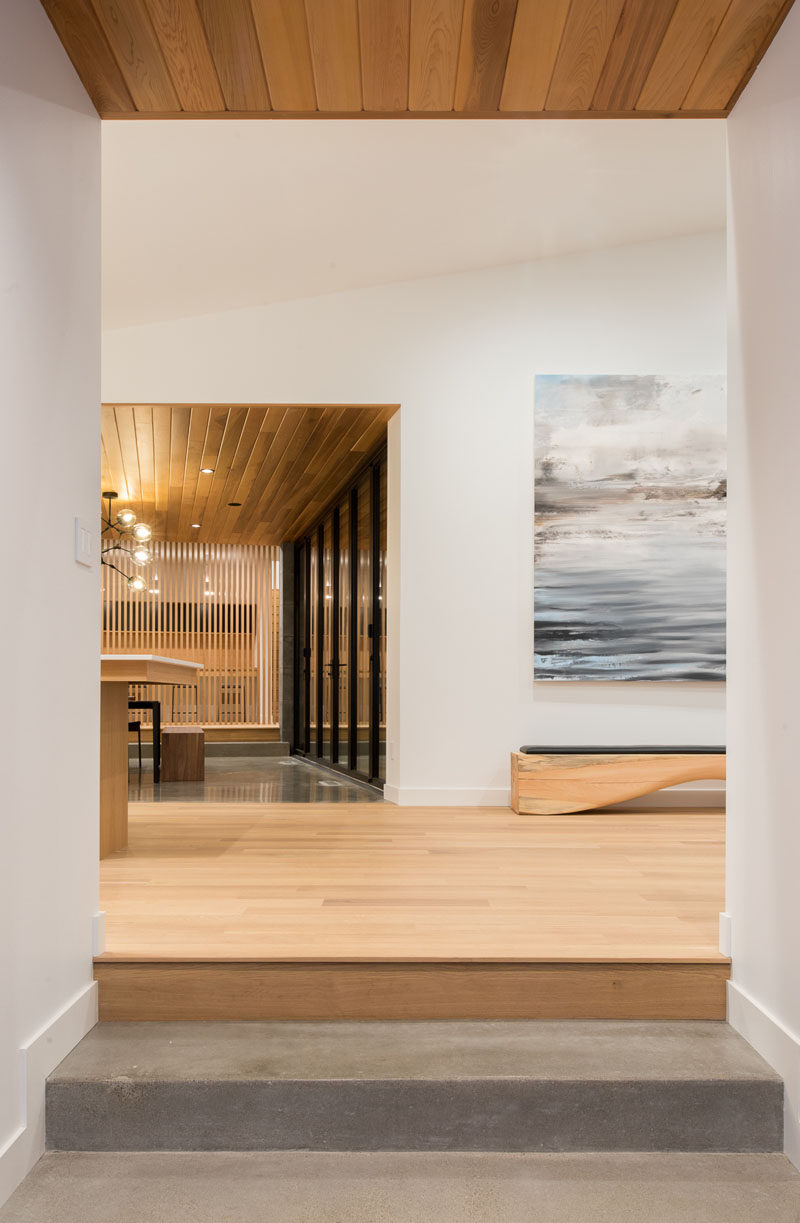 White oak and white walls feature throughout this modern house interior. #ModernInteriorDesign #WoodCeiling #WhiteOak