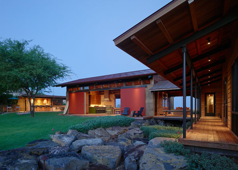 California based firm Walker Warner Architects, have designed Kahua Kuili, a contemporary house on the Big Island of Hawaii, that's a modern interpretation of a classic Hawai’i summer camp. #ContemporaryHouse #HouseDesign #Architecture