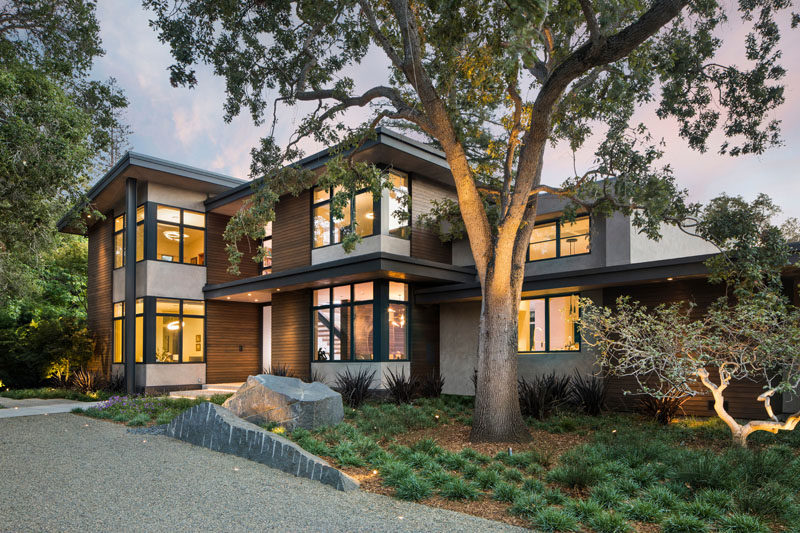 SDG Architecture have designed a new house in Palo Alto, California, with modern landscaping and plenty of space for outdoor entertaining. #ModernHouse #ModernArchitecture #ModernLandscaping