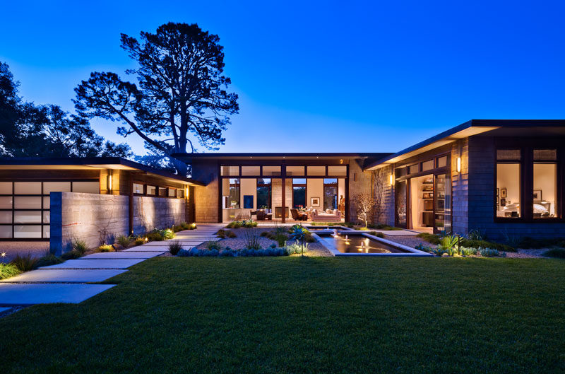 Neumann Mendro Andrulaitis Architects (NMA Architects), have designed a new modern house in Montecito, California, that has a landscaped front courtyard to welcome you to the home. #WoodShingles #ModernHouse #Landscaping