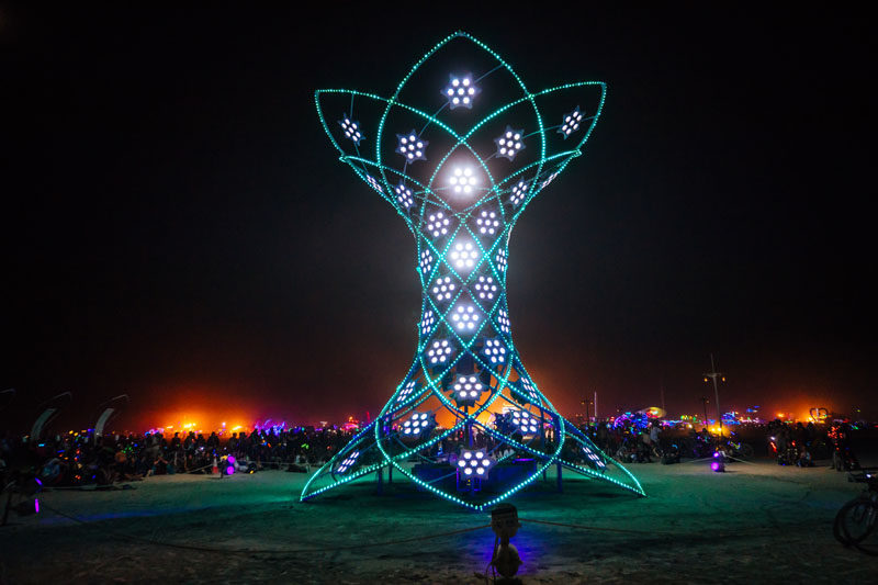 Ilumina is a 37-foot tall interactive art installation that was designed by Pablo Gonzalez Vargas and was shown at Burning Man 2017. #Sculpture #ArtInstallation #Design #Art