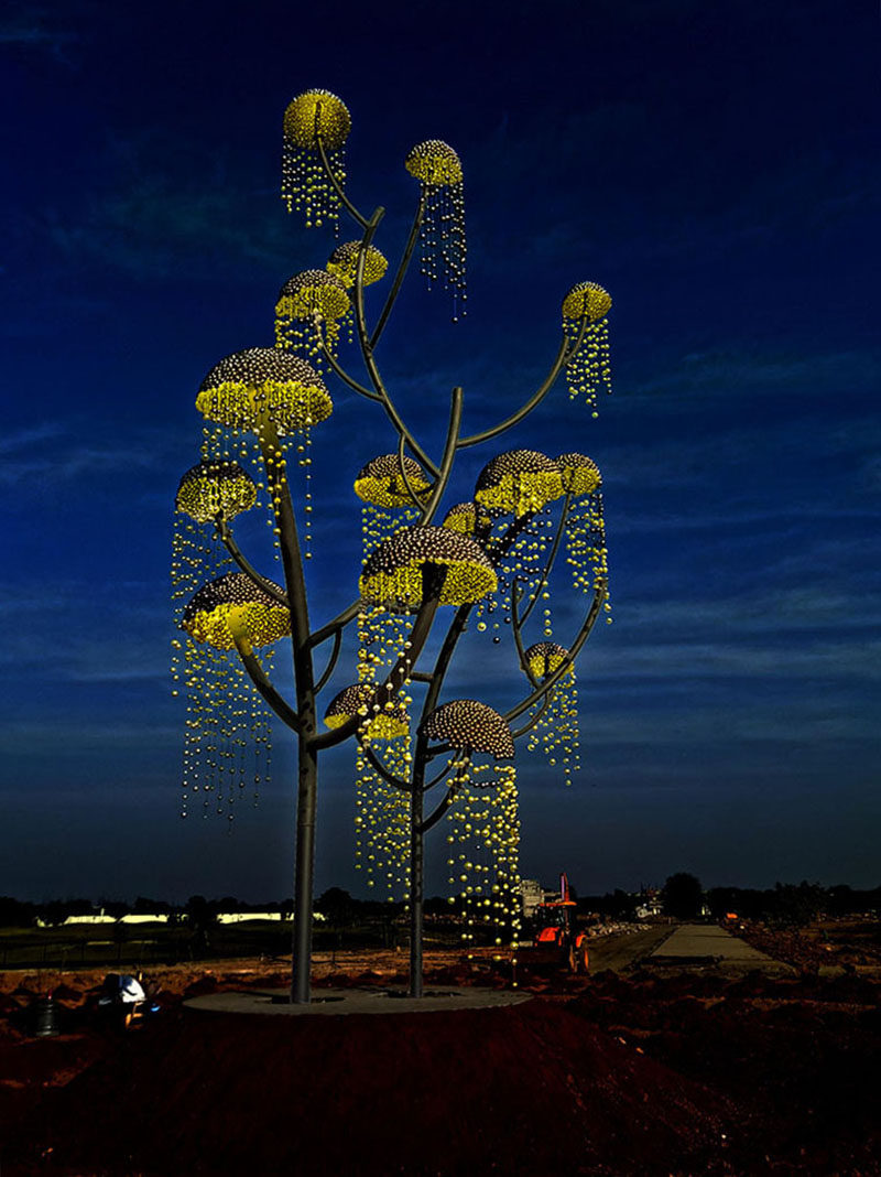 Indian designer and artist Vibhor Sogani has designed a modern stainless steel sculpture named "Kalpavriksha - the wish fulfilling tree". #Sculpture #Art #PublicArt