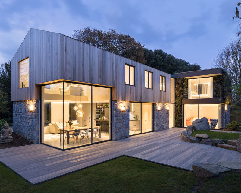 DLM Architects have recently completed a new modern family house on the island of Guernsey, that replaces a run down lot surrounded by trees. #ModernHouse #ModernArchitecture