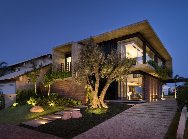 Modern Home Design in Brazil Ramella Arquitetura Have Designed A New House For A Family Modern Home Design in Brazil Ramella Arquitetura Have Designed A New House For A Family