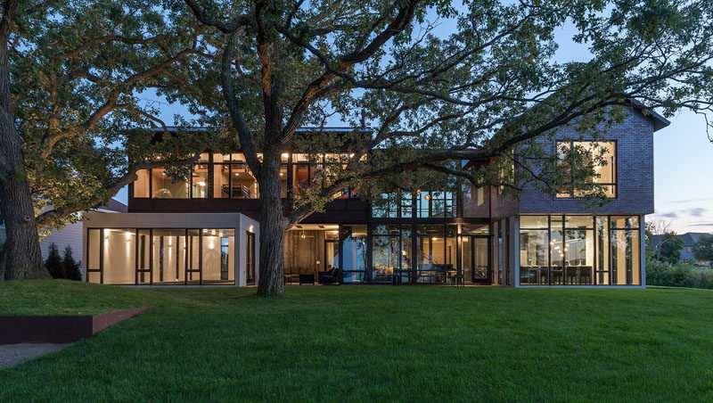 ALTUS Architecture + Design have designed an industrial modern house for a large family that sits on the shore of Lake Waconia in Minnesota. #IndustrialModern #Architecture