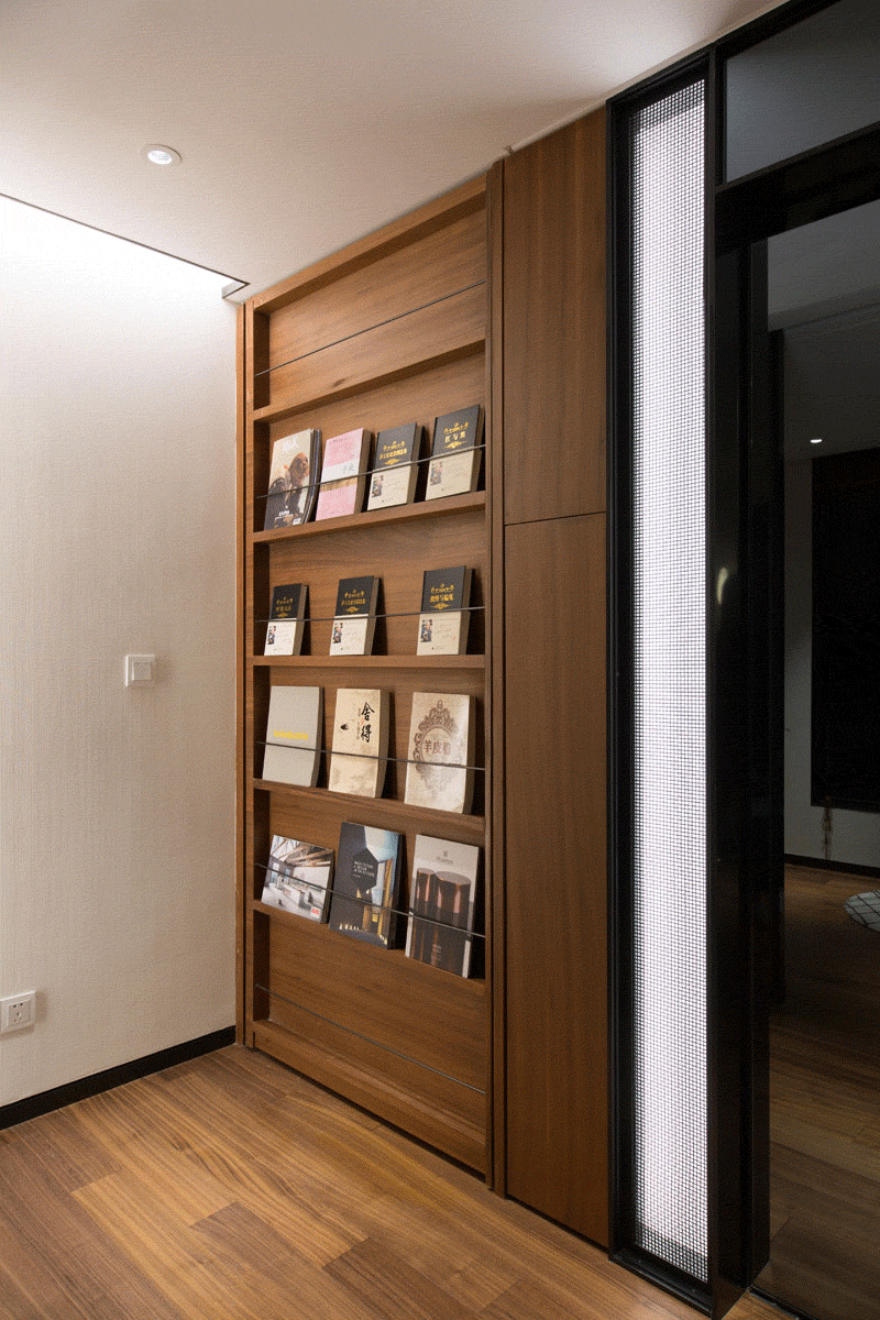 When PRISM Design and Mori Design were designing a modern villa in China, they decided to have a little bit of fun in the form of having a hidden bedroom. #HiddenDoor #Bookshelf