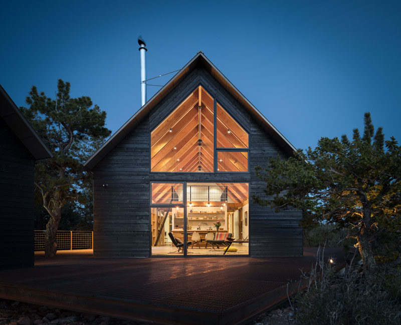 Renée del Gaudio Architecture have designed Big Cabin | Little Cabin in Fairplay, Colorado, that consists of two cabins perched atop a rocky cliff at 10,000 feet. #Architecture #ModernCabin