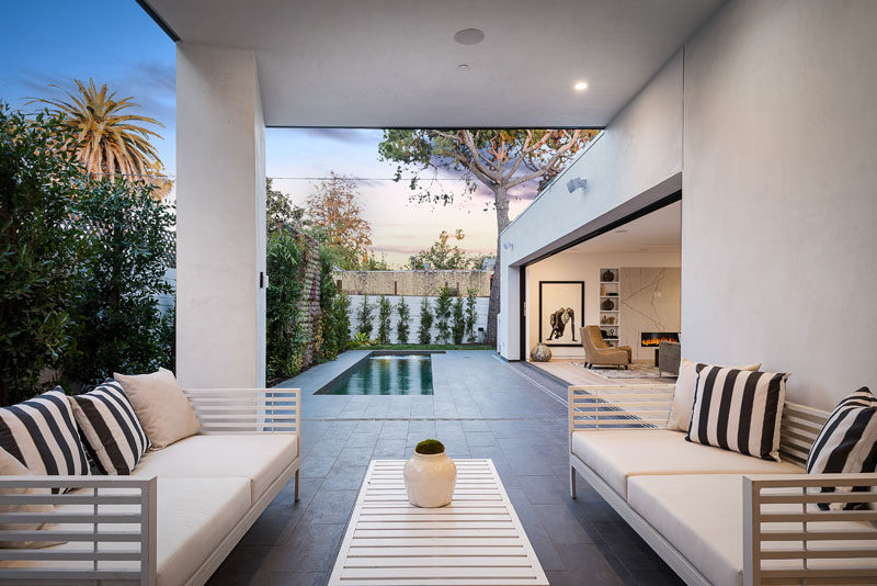 This modern house has a covered outdoor lounge area. #OutdoorLounge #OutdoorSpace