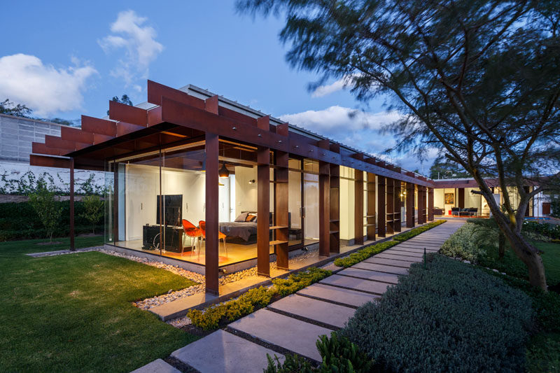 Arquitectura x have designed a modern steel and glass house for a family in Quito, Ecuador, that has a large garden and an outdoor living area. #SteelHouse #ModernHouse