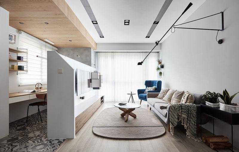 This modern apartment has a pony wall in the living room, that divides the open room and allows the living room to have a display area for the television and storage unit, and a small home office. #HomeOffice #PonyWall #LivingRoom