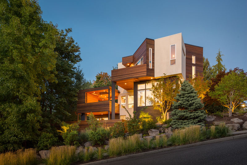 Vanillawood have designed the modern interior and exterior transformation of a 1990s house in Portland, Oregon. #ModernHouse #ModernArchitecture