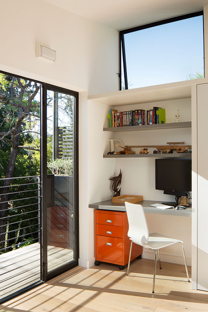 This kids room has a homework station built into a small nook between the balcony and the wardrobe. #HomeworkStation #Desk