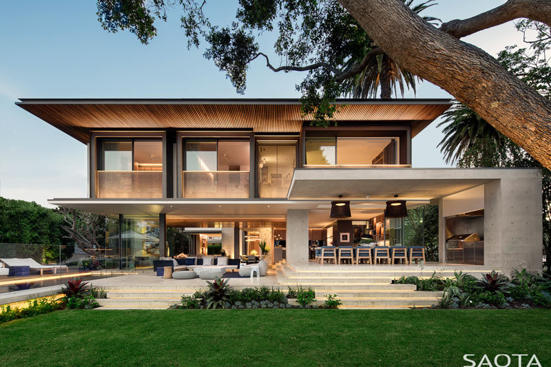 Architecture firm SAOTA, have recently completed a new and modern family home that's set in a north-facing cove in Sydney’s harbour. #ModernArchitecture #ModernHouse