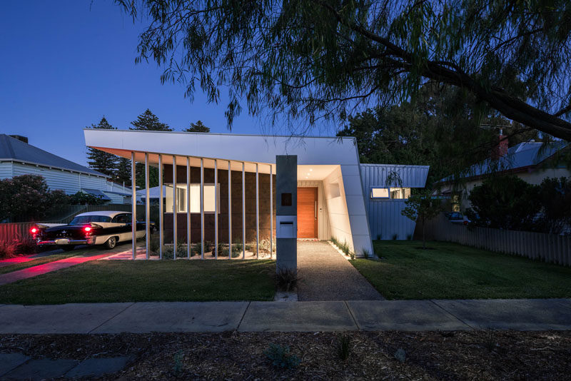 Modular architecture firm mishack. worked together with their clients to design a modern home that was inspired by their deep love of mid-century architecture. #ModernHouse #ModernArchitecture