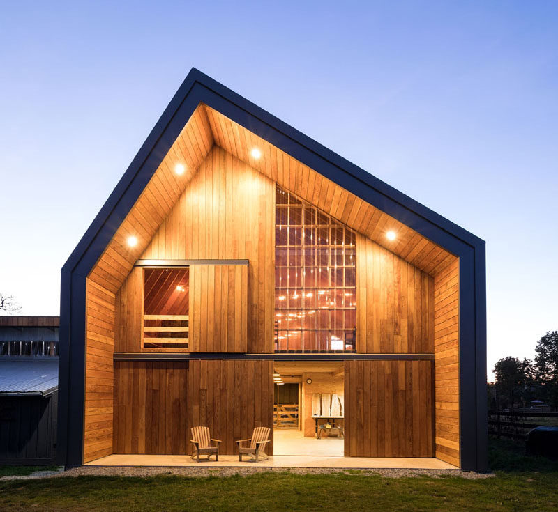 MOTIV Architects have designed a modern barn with a hayloft that can be used as a vibrant community gathering space, suitable for concerts, weddings and long-table dinners. #ModernBarn #ModernArchitecture