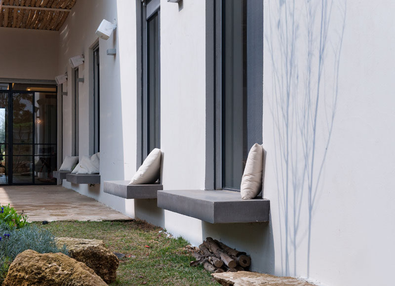 This modern house for a family in Israel,has window seats on the exterior of the house. #OutdoorSpace #WindowSeats #WindowSills #Windows