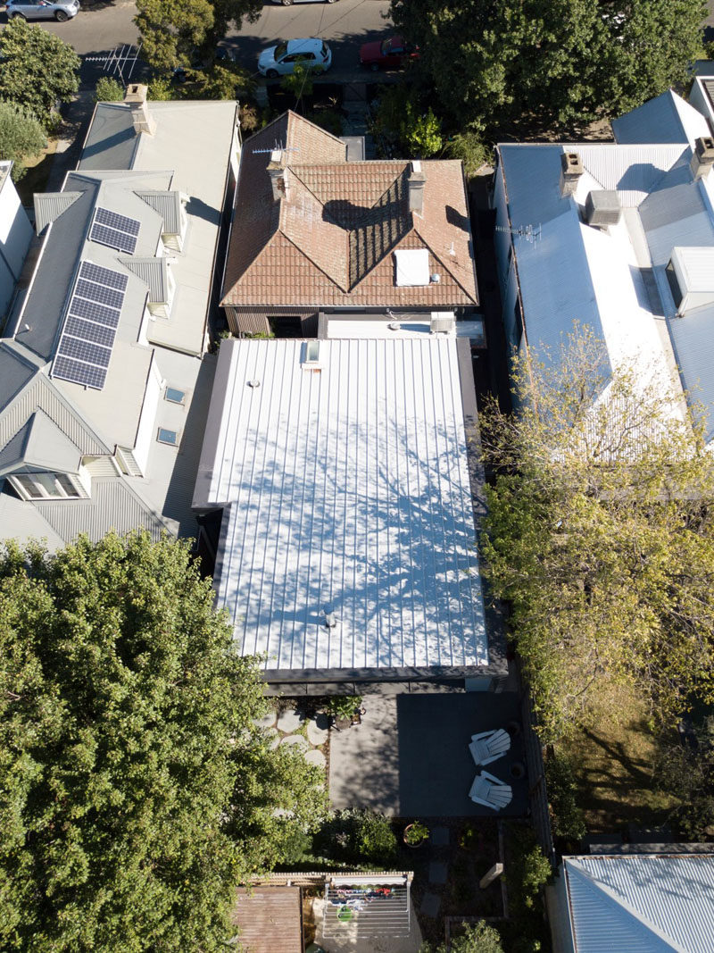 This old Victorian cottage in Australia received a contemporary extension. #Architecture #HouseExtension